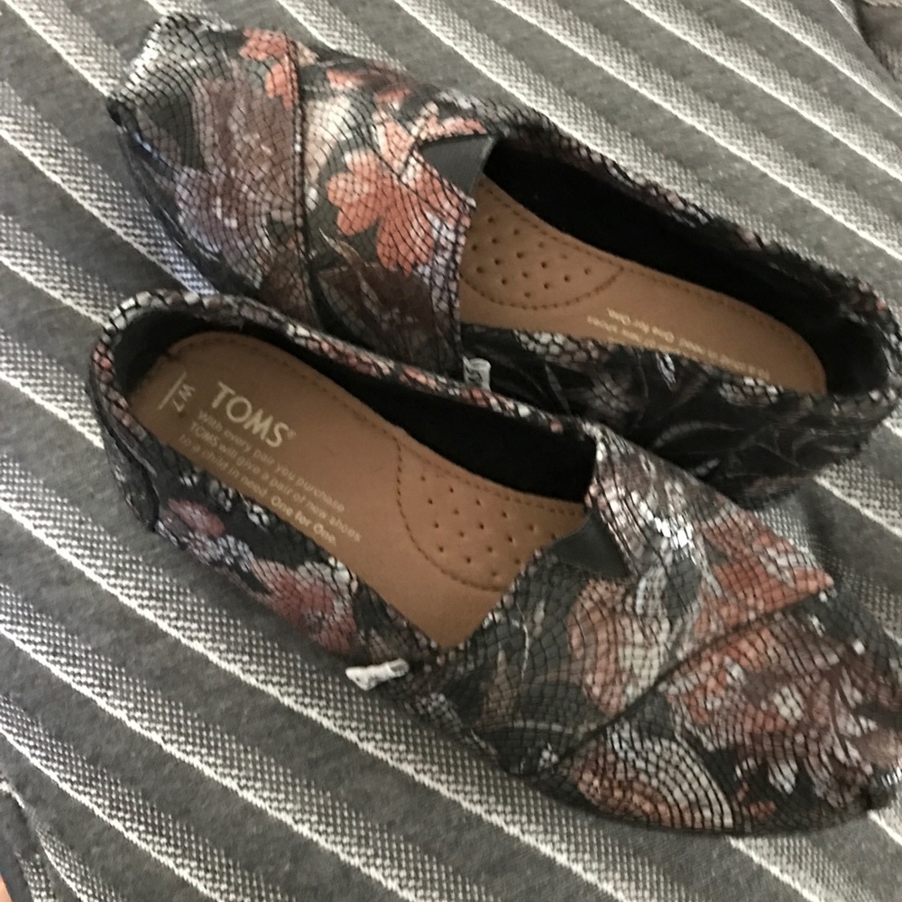 Flower Tom shoes